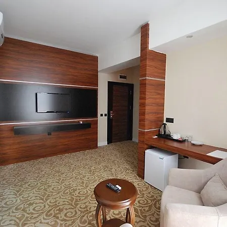Hotel Madame Tadia 3*