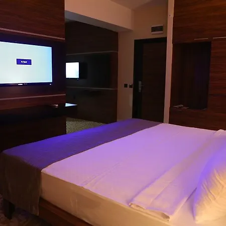 Madame Tadia מלון