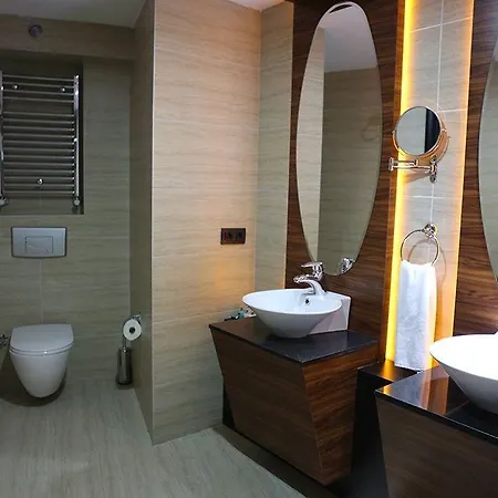 Madame Tadia אסקיסהיר