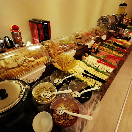 מלון Madame Tadia