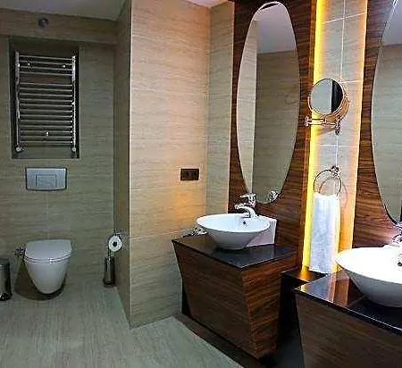 Hotel Madame Tadia 3*