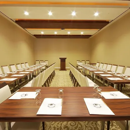 מלון Madame Tadia 3*