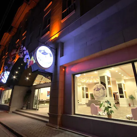 מלון Madame Tadia