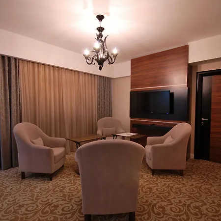 מלון Madame Tadia