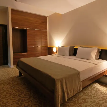 Madame Tadia אסקיסהיר