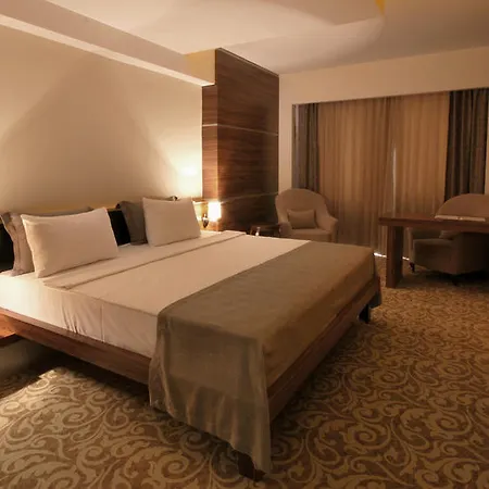 מלון Madame Tadia