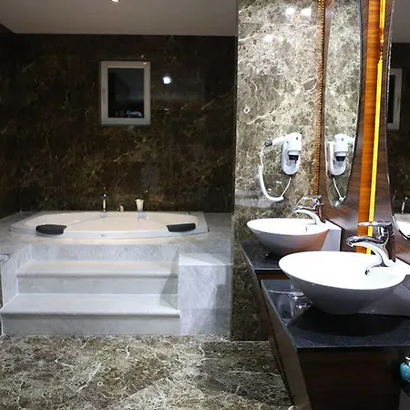Hotel Madame Tadia